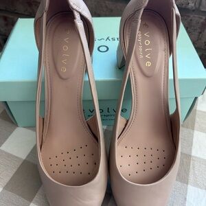 Easy Spirit Taupe/Natural Heels